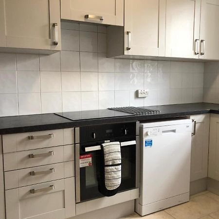 Entire Flat Very Comfortable 1 Bedroom London Exterior photo